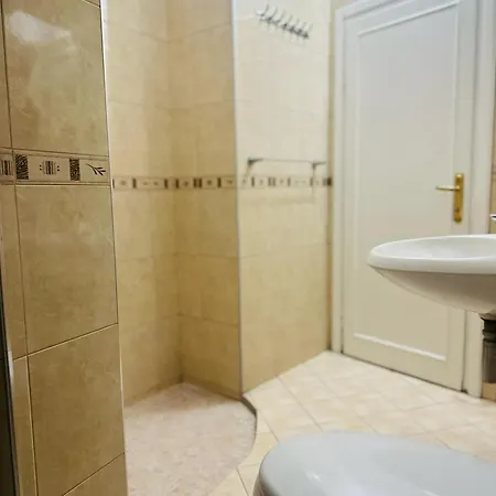 Sunlight & Comfort Flat 4 Pax Tirana Exterior photo